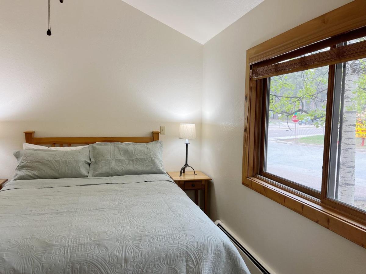 Cabin Suite Woodland Park Exterior photo